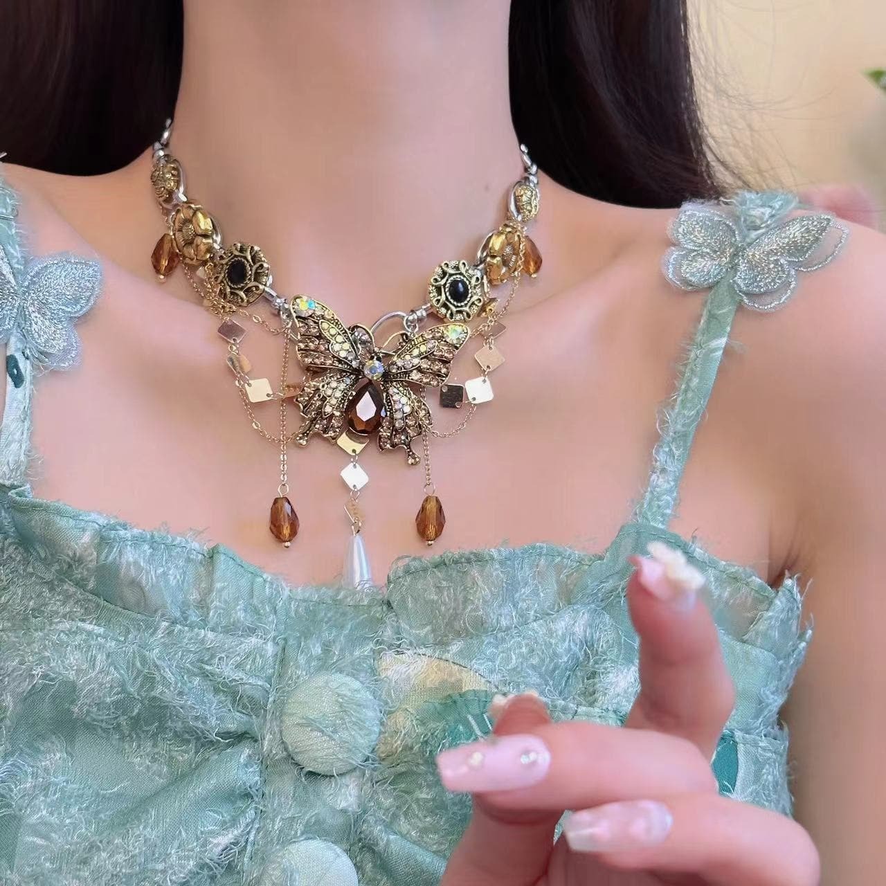 Gold Butterfly Choker Necklace - Y2K Aesthetic Metal Chain Jewelry for Cute Outfits