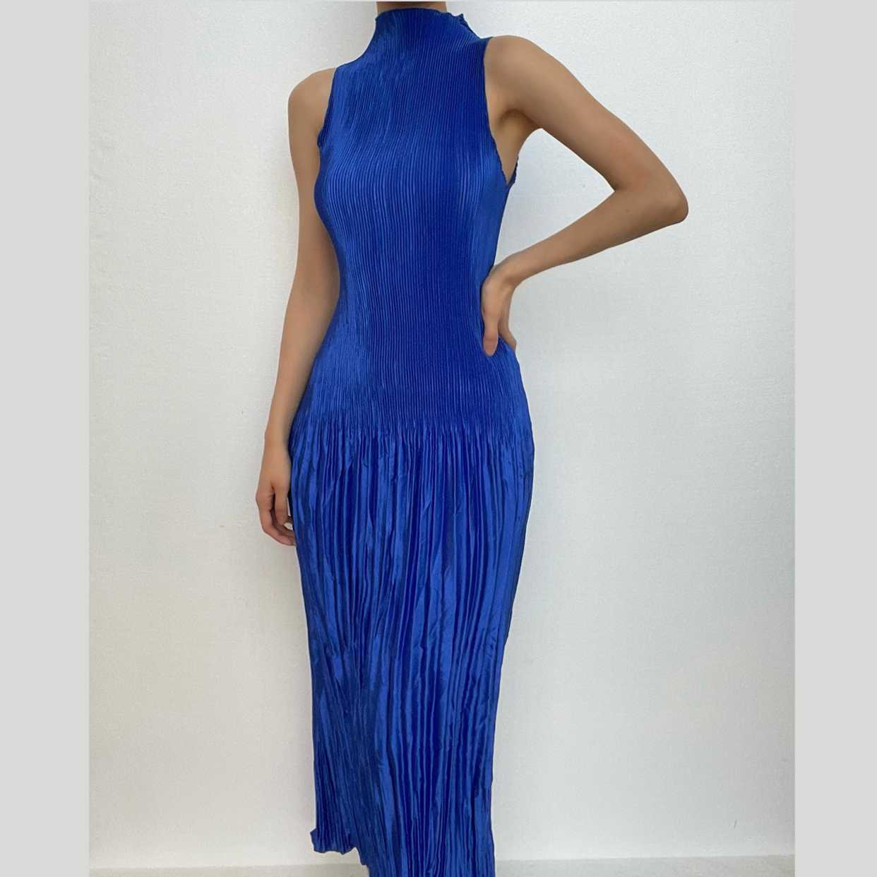 Textured Solid Zip-Up Ruffle High Neck Midi Dress - Y2K Aesthetic & Coquette Style