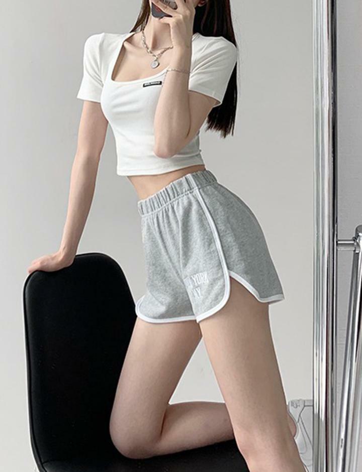 Y2K Coquette Aesthetic Square Neck Slim Fit Cropped T-Shirt for Cute Outfits & Grunge Style