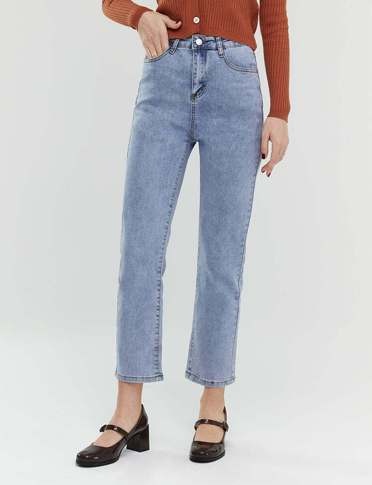 Y2K Straight-Leg Jeans: Vintage Grunge Style with a Coquette Aesthetic Twist
